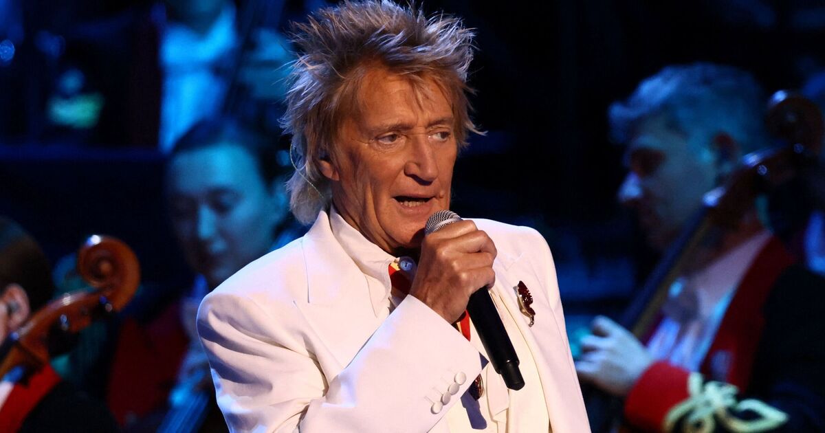 Rod Stewart savages 'draft dodger Trump'