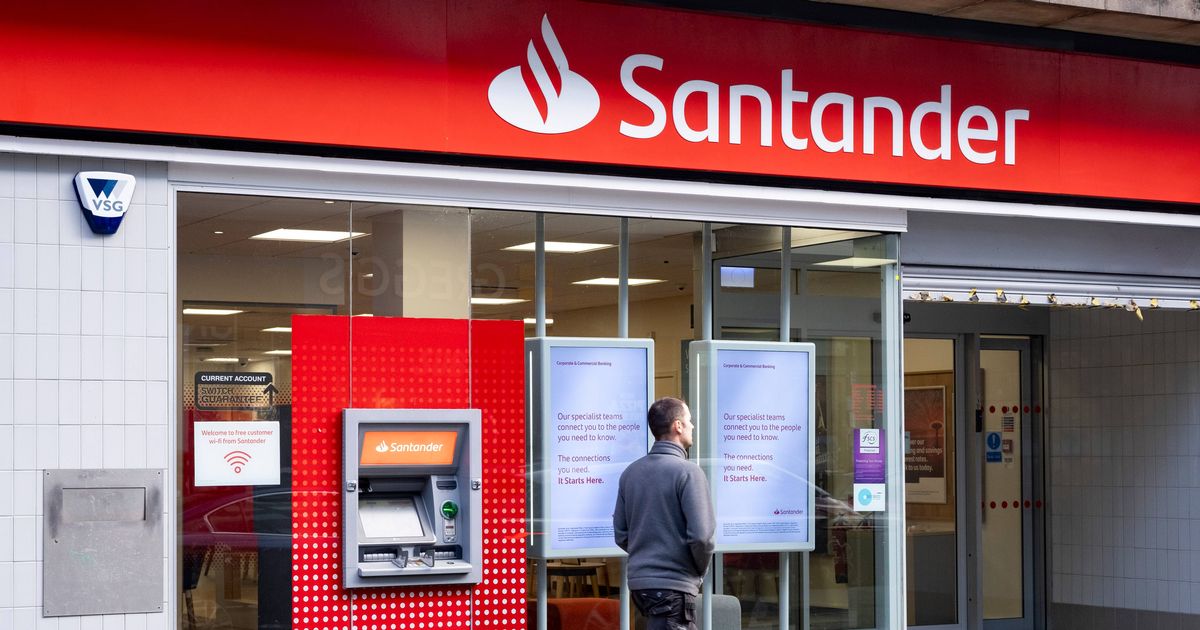 Santander issues £20 alert to UK customers - The Mirror