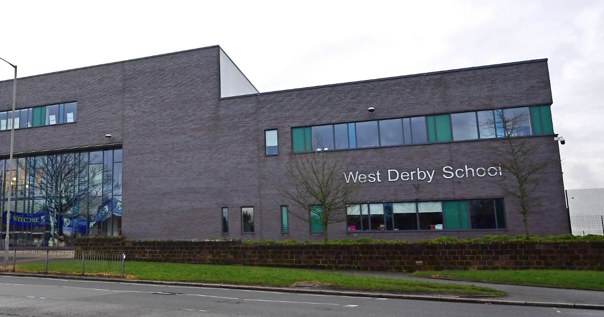 Major update as parents of pupils at two schools receive worst nightmare texts - The Mirror