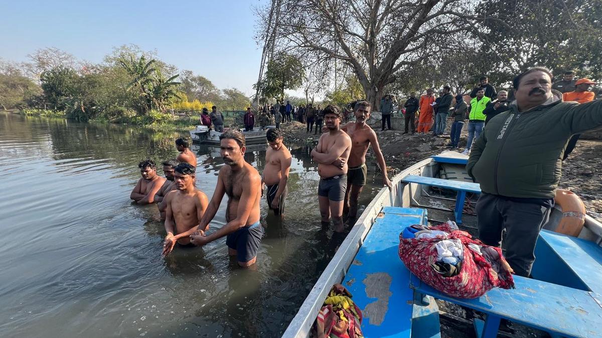 Search for 20-year-old in Yamuna drags without lead on third day