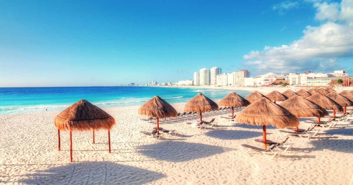 The gorgeous seaside city full of snow white beaches - 29C in February
