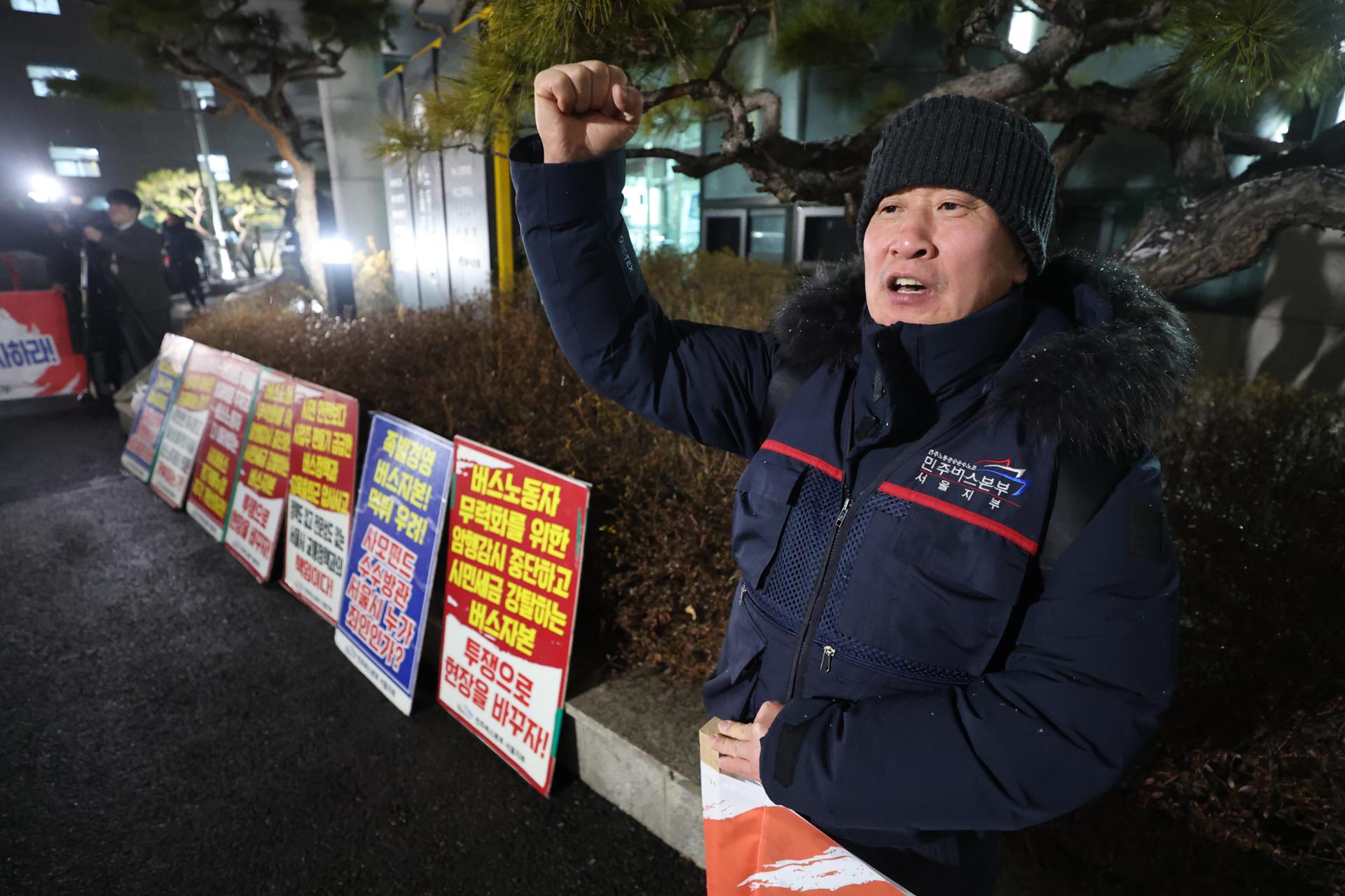 Seoul city bus union goes on indefinite strike - The Korea Times