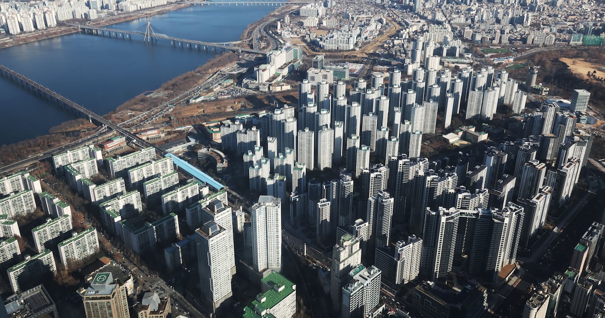 Seoul's Record Prices Shift to Mid-Range Apartments