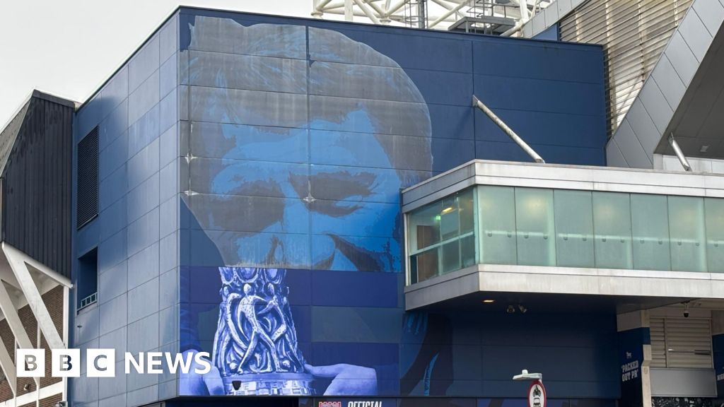 Sir Bobby Robson image at Portman Road being replaced