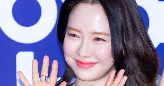 Song Ji-hyo Outmuscles Kwon Eun-bi in 'Running Man' OT Challenge