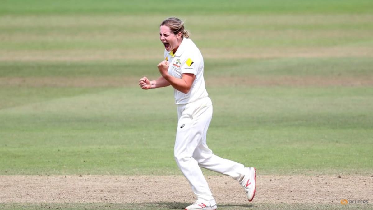 Molineux to succeed Healy as Australia captain