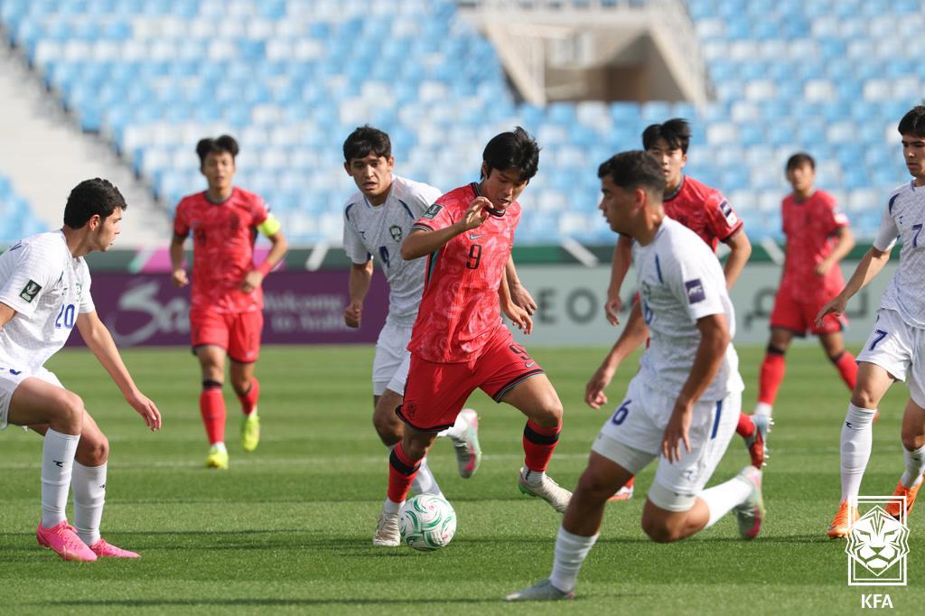 Coach vows to be better in knockouts after group stage woes at U-23 football tournament - The Korea Times