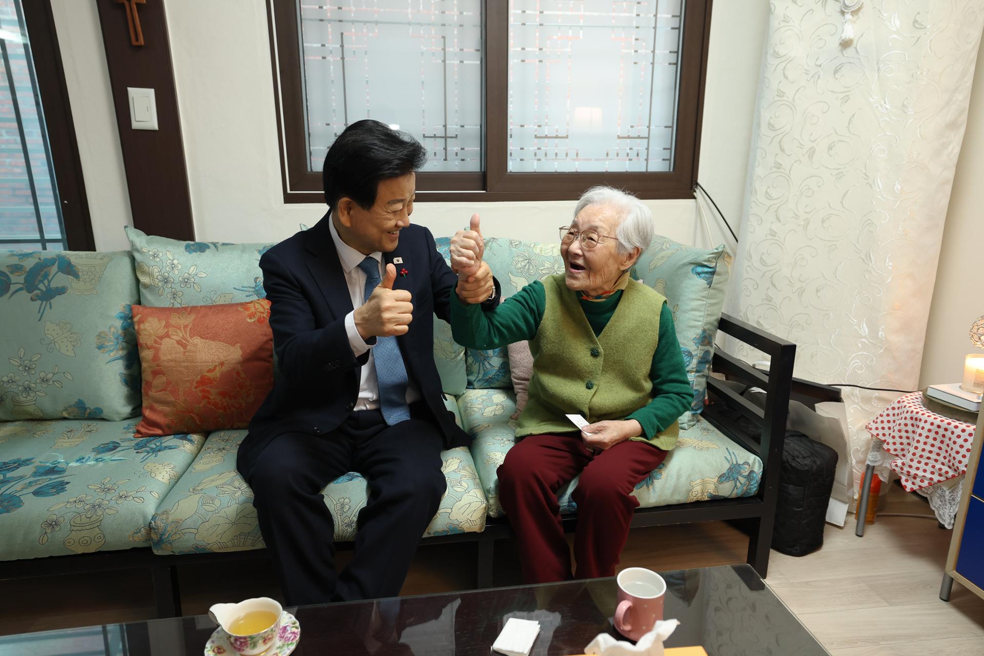 Over 100,000 registered S. Koreans with separated families in N. Korea die of old age - The Korea Times