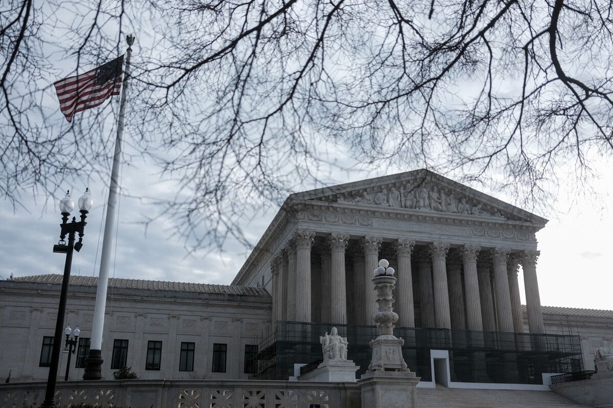 Worker Retirement-Plan Suits Draw US Supreme Court Scrutiny