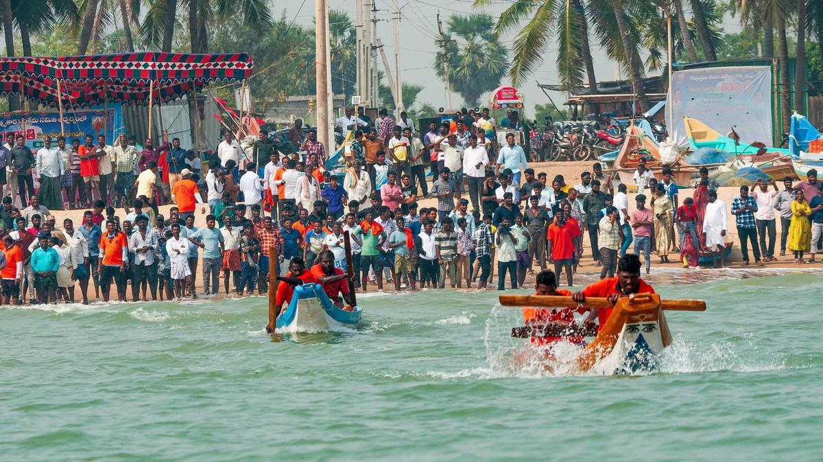14 teams participate in boat race in Prakasam district