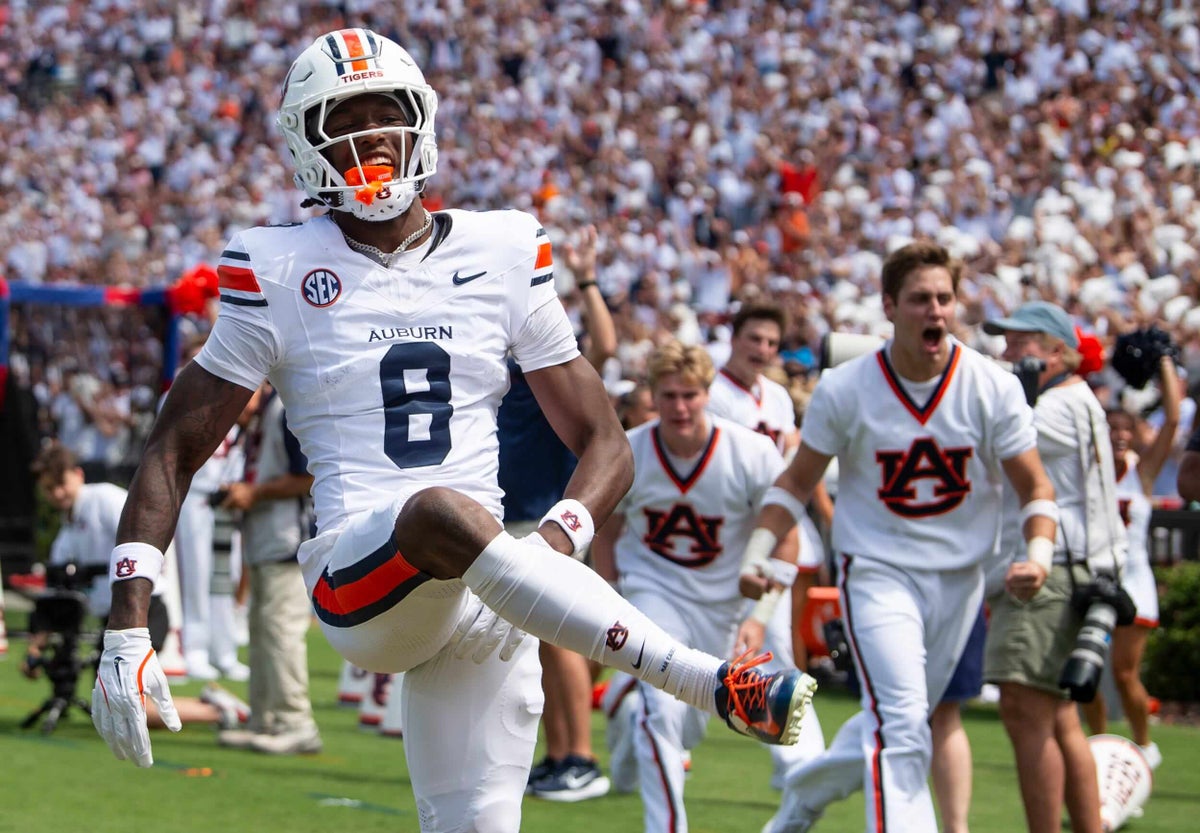 Texas lands coveted transfer Cam Coleman, gives Arch Manning elite receiving option