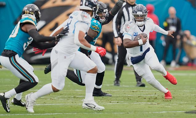 Titans QB Cam Ward leaves season finale at Jaguars with right...
