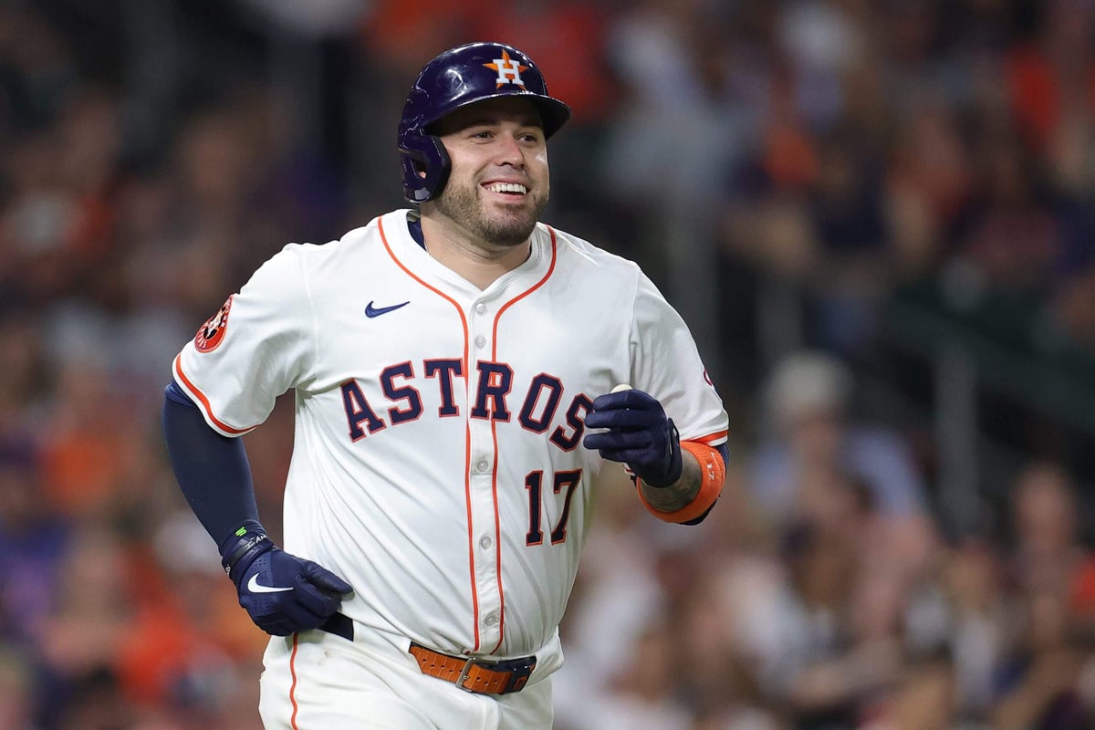 Twins sign catcher Victor Caratini to 2-year deal: Source