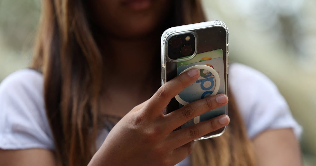 UK to Block Social Media for Under-16s