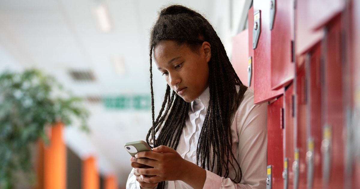 Children in UK face social media ban, addictive app restrictions and tough Ofsted phone checks - The Mirror