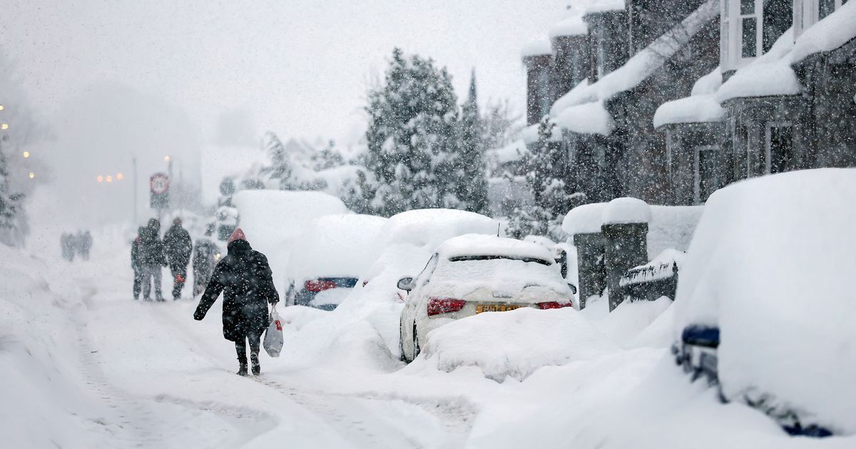 UK schools closed on Friday as Storm Goretti dumps heavy snow overnight - The Mirror
