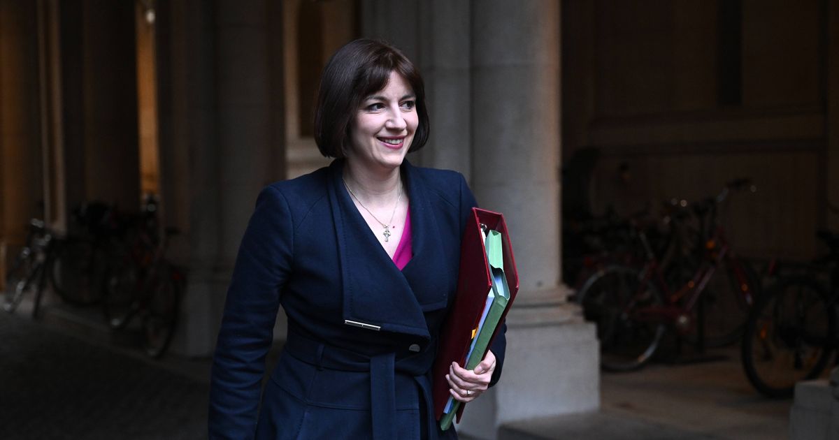 'Phones are not calculators' as UK schools urged to go 'phone-free' by government - Daily Star