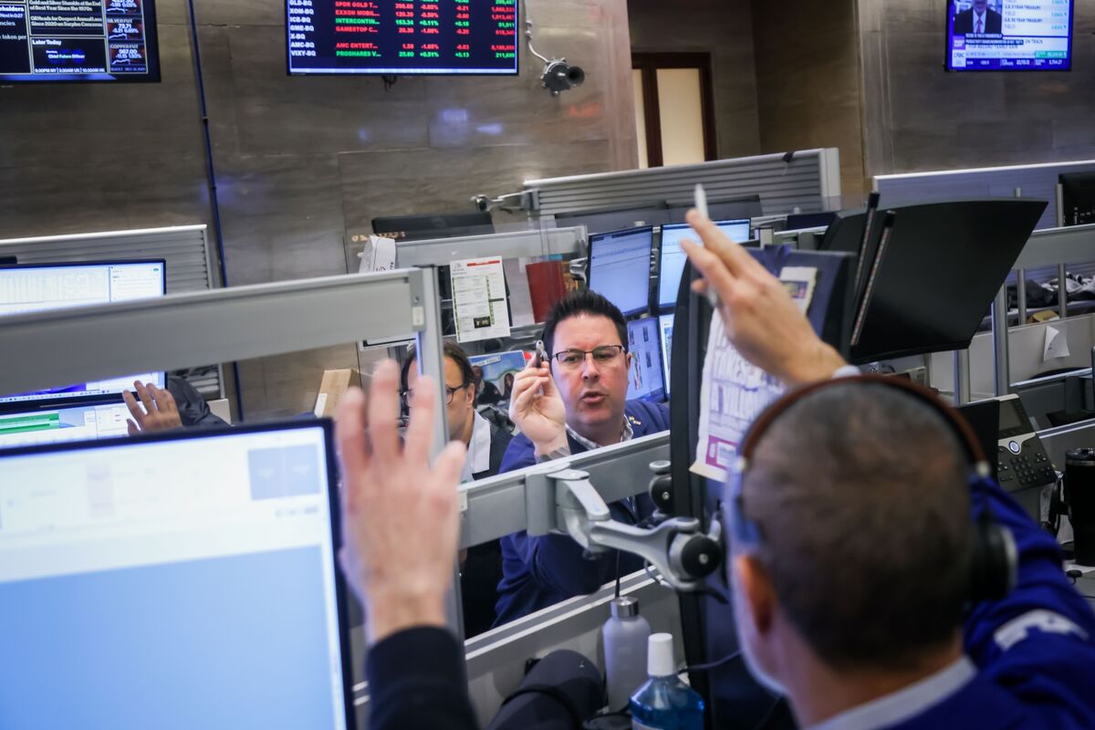 US Stocks Climb to Start 2026 and Revive Hopes for Santa Rally