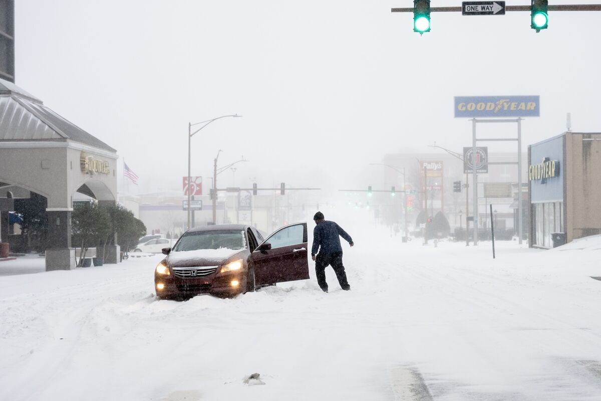 US Winter Storm Prompts Power Grid Emergencies, Travel Chaos