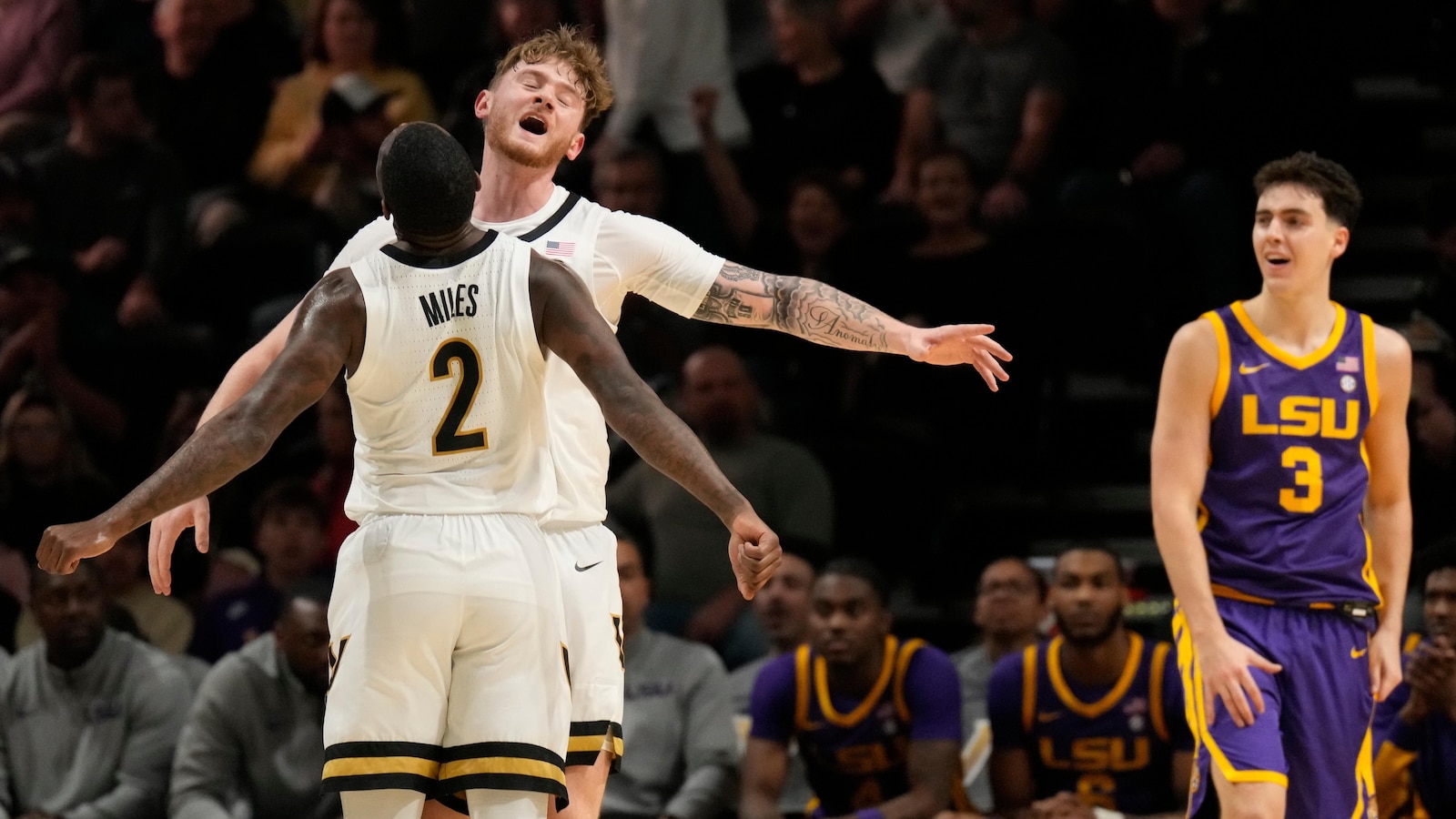 Vanderbilt lone program in nation with both men, women still perfect at 16-0 apiece