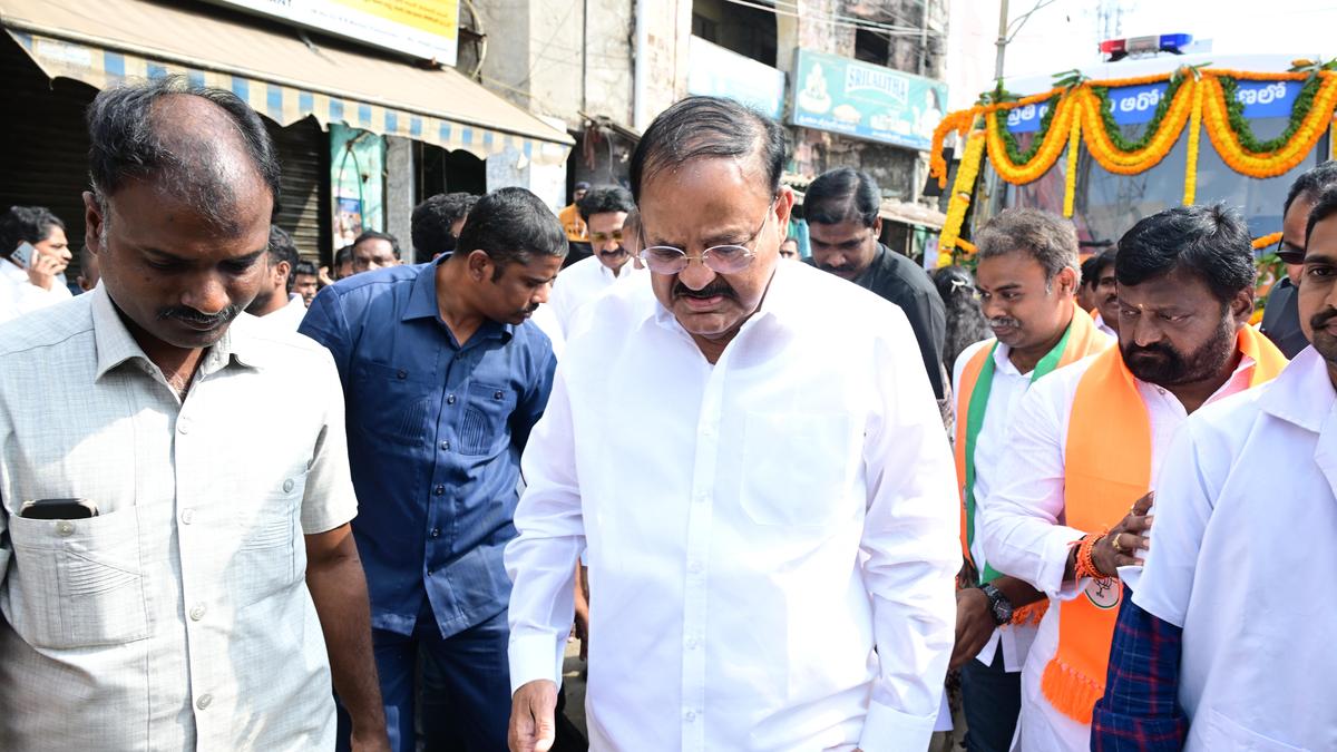 Venkaiah Naidu launches 'Sujana Health on Wheels' in Vijayawada West