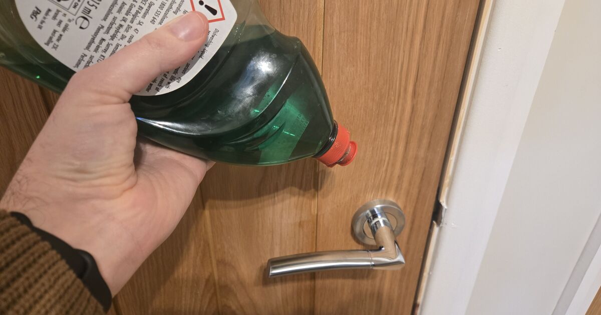 Households urged to rub washing up liquid on doors