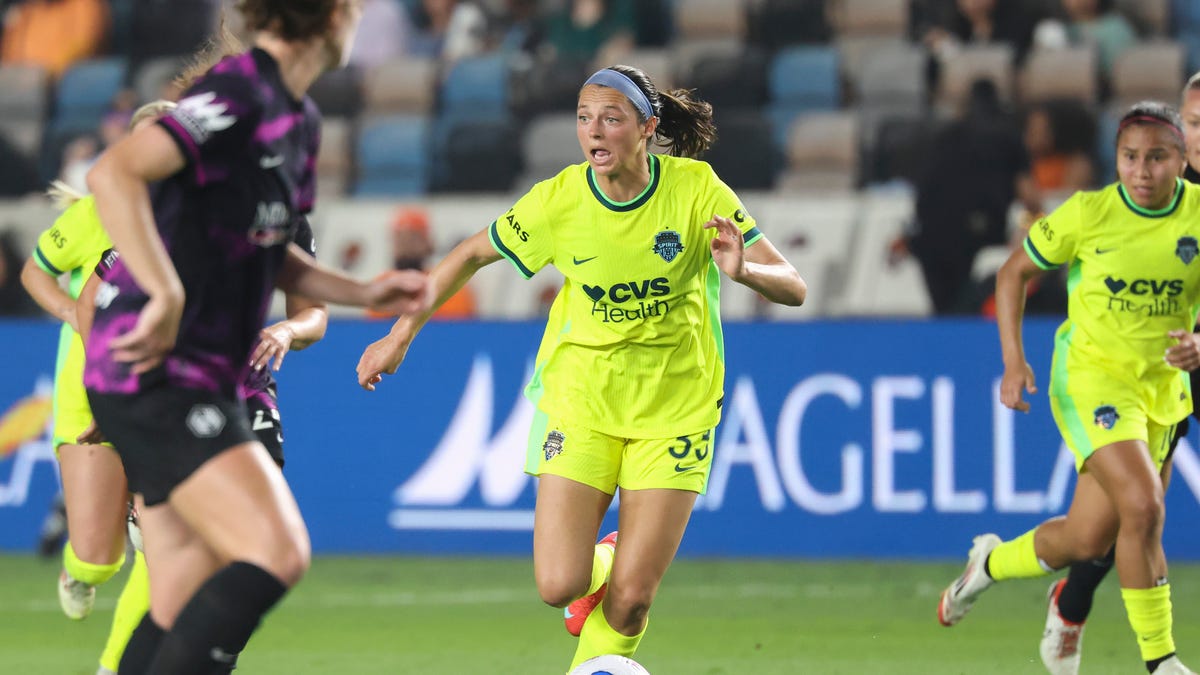 Washington Spirit, USWNT forward Ashley Hatch announces birth of son