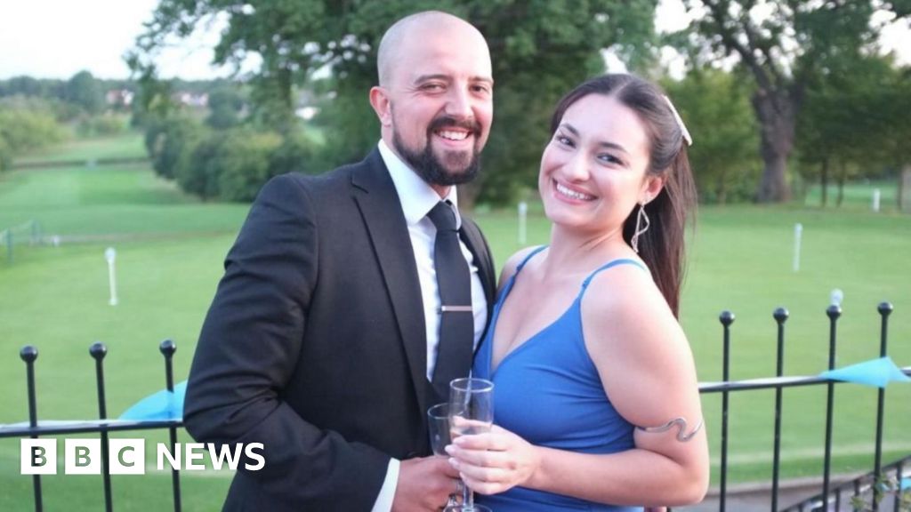 Couple relieved to find wedding venue after Essex golf club fire