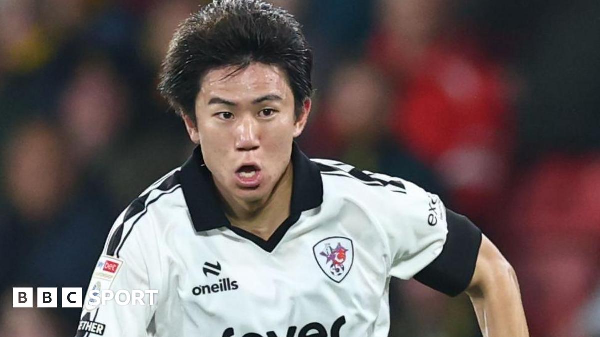 Yu Hirakawa: Hull City sign Bristol City winger on loan