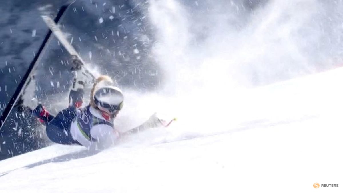 Alpine skiing-FIS chief hopes to see Vonn back on skis soon