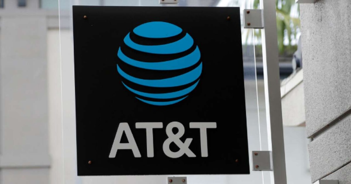 AT&T to hire 400+ bilingual employees, with $1,500 sign-on bonus for hybrid work