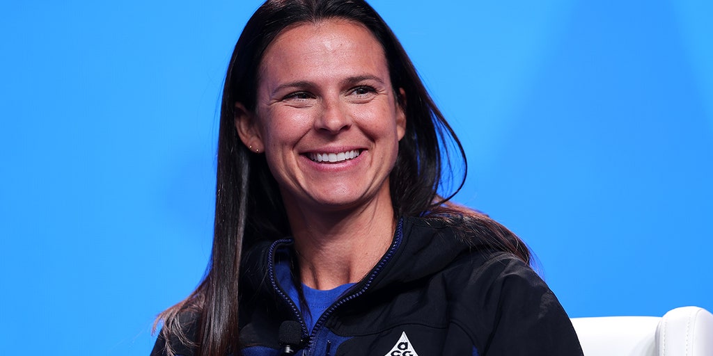 Team USA stars Brittany Bowe, Hilary Knight announce engagement at Milan Cortina Olympics