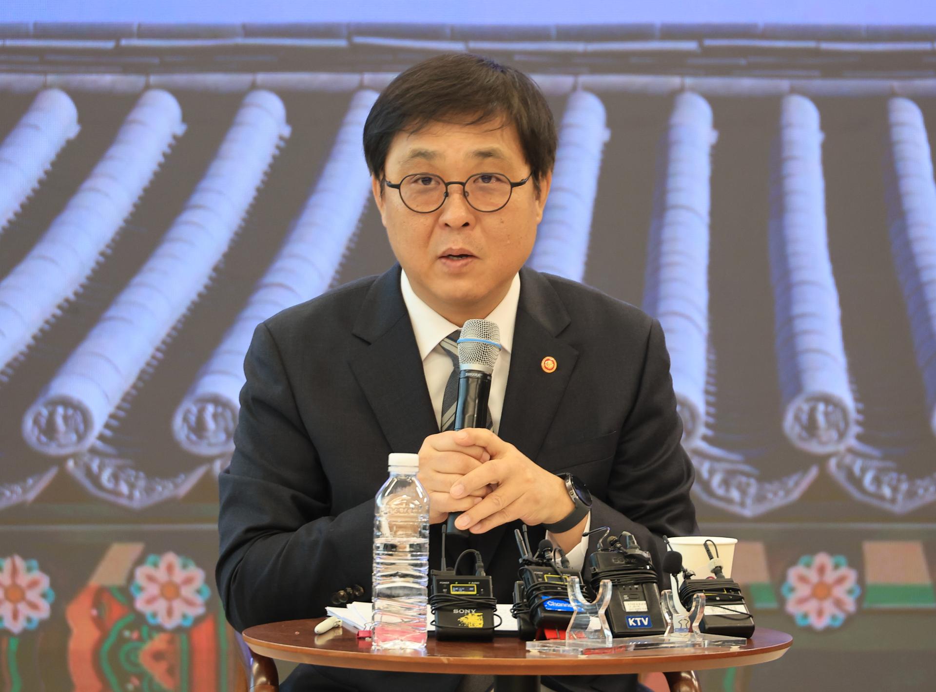Culture minister says BTS' Gwanghwamun concert will showcase Korea to world - The Korea Times