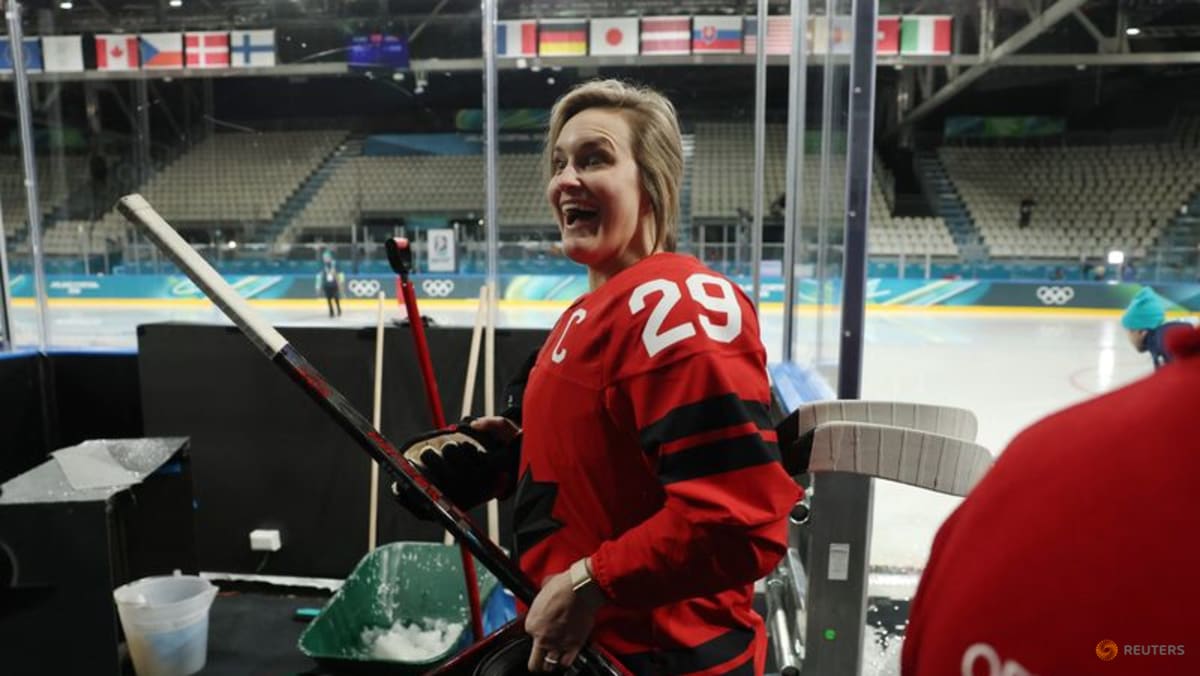 Ice hockey-Canada captain Poulin ruled out of US group stage game after injury