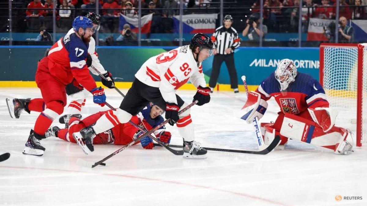 Ice hockey-Masterful Canada shut out Czechs, US work out early kinks v Latvia
