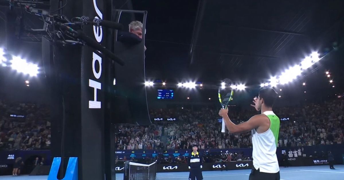 Carlos Alcaraz makes 'unfair' point to final umpire as Australian Open take instant action - Daily Star