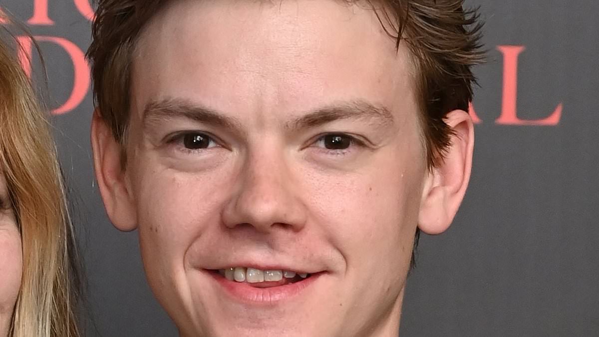 How celebrities from different generations looked at the same age