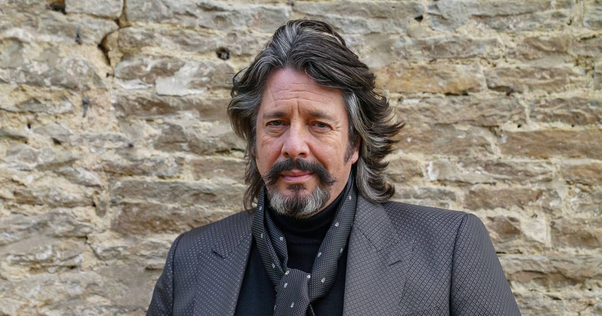 Changing Rooms guest reveals what Laurence Llewelyn-Bowen is really like off-camera - The Mirror