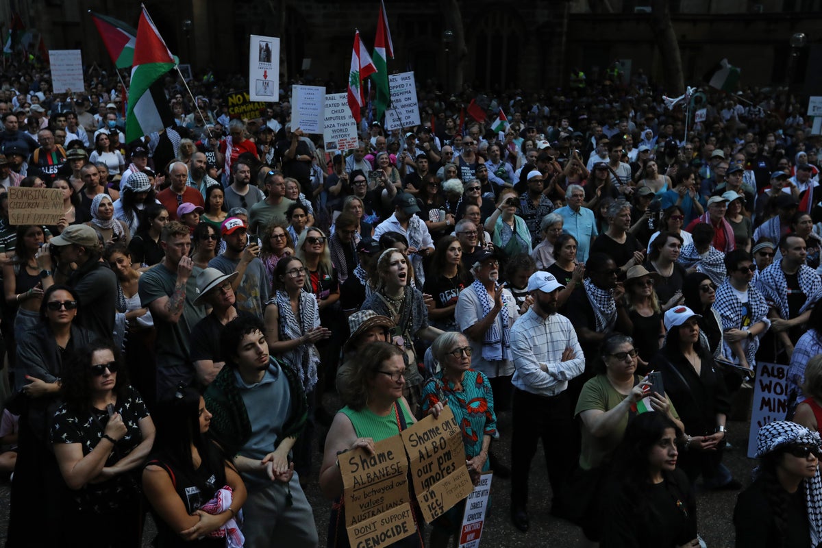 Clashes erupt in Sydney amid Israeli president Isaac Herzog's Australia visit