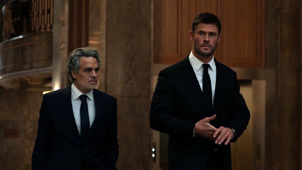 Review: For 'Crime 101,' the action is the juice, even if it knows 'Heat' too well