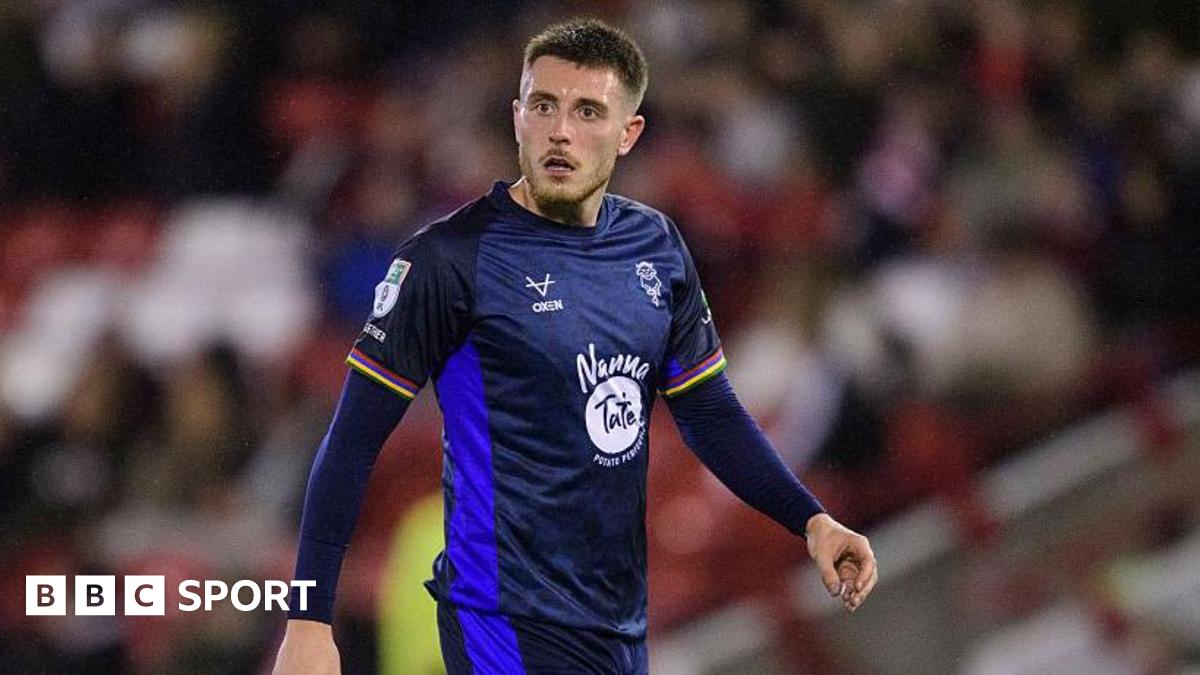 Dom Jefferies: Lincoln City midfielder signs new contract