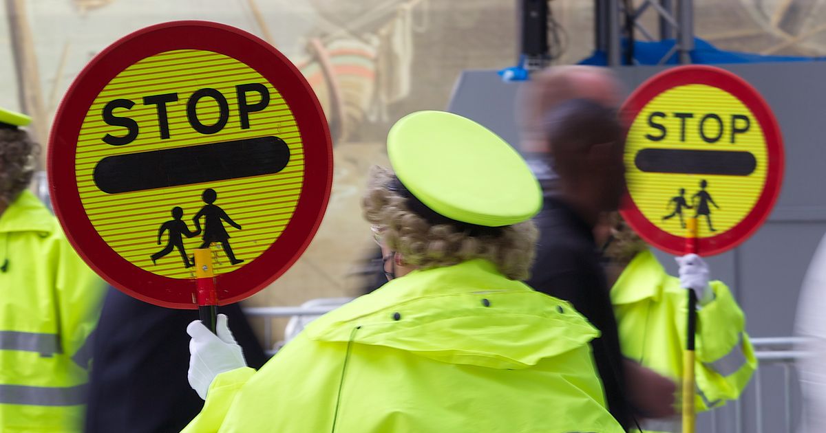 Drivers 'caught out' with up to £1k fine by clever 'lollipop' feature - The Mirror