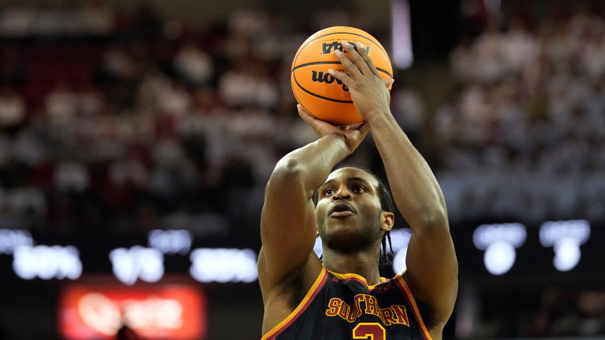 Ezra Ausar helps USC hold on for a win over struggling Rutgers