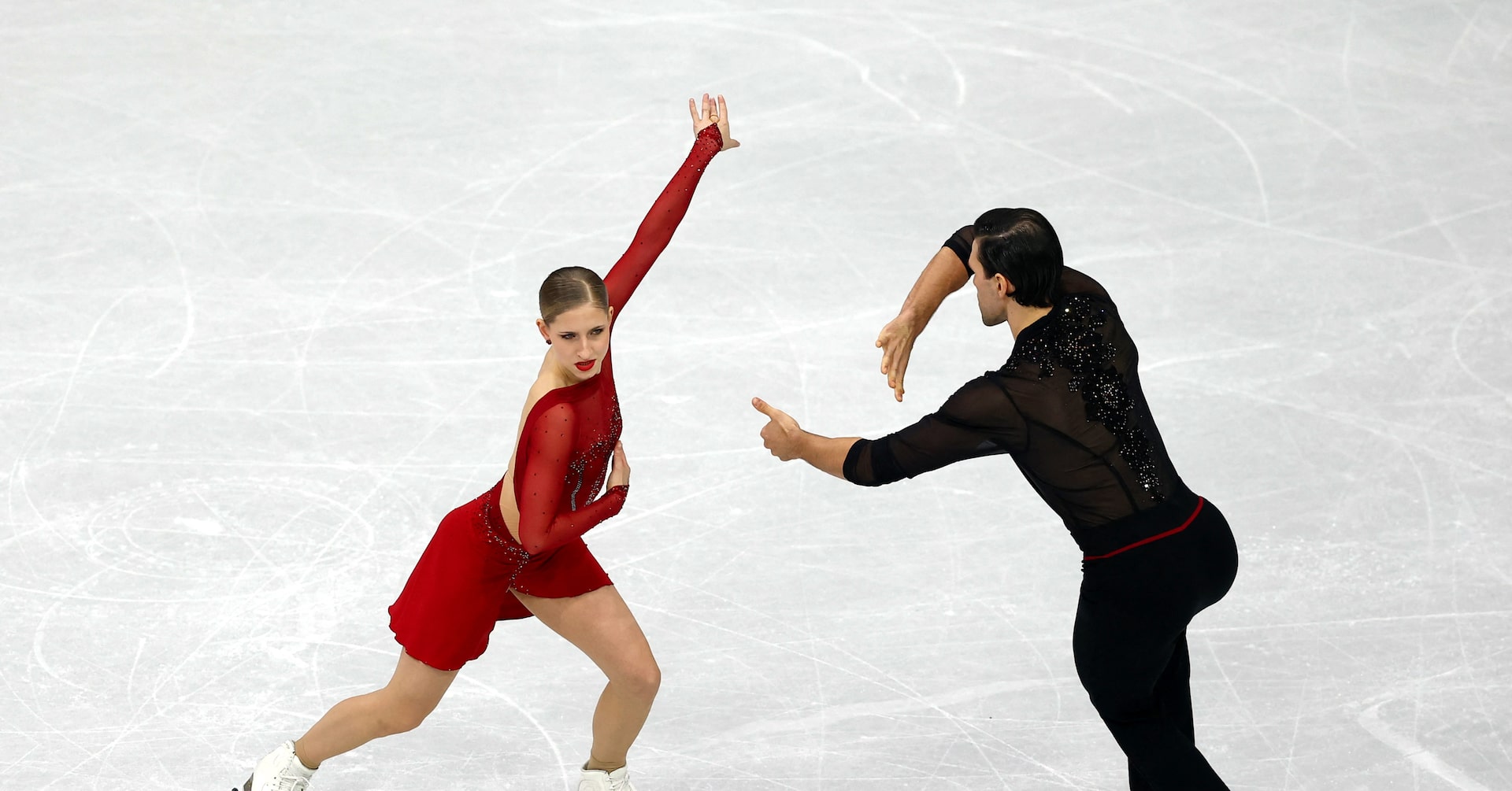 Figure skating-Germany's Fabienne Hase, Volodin surprise leaders after pairs short programme