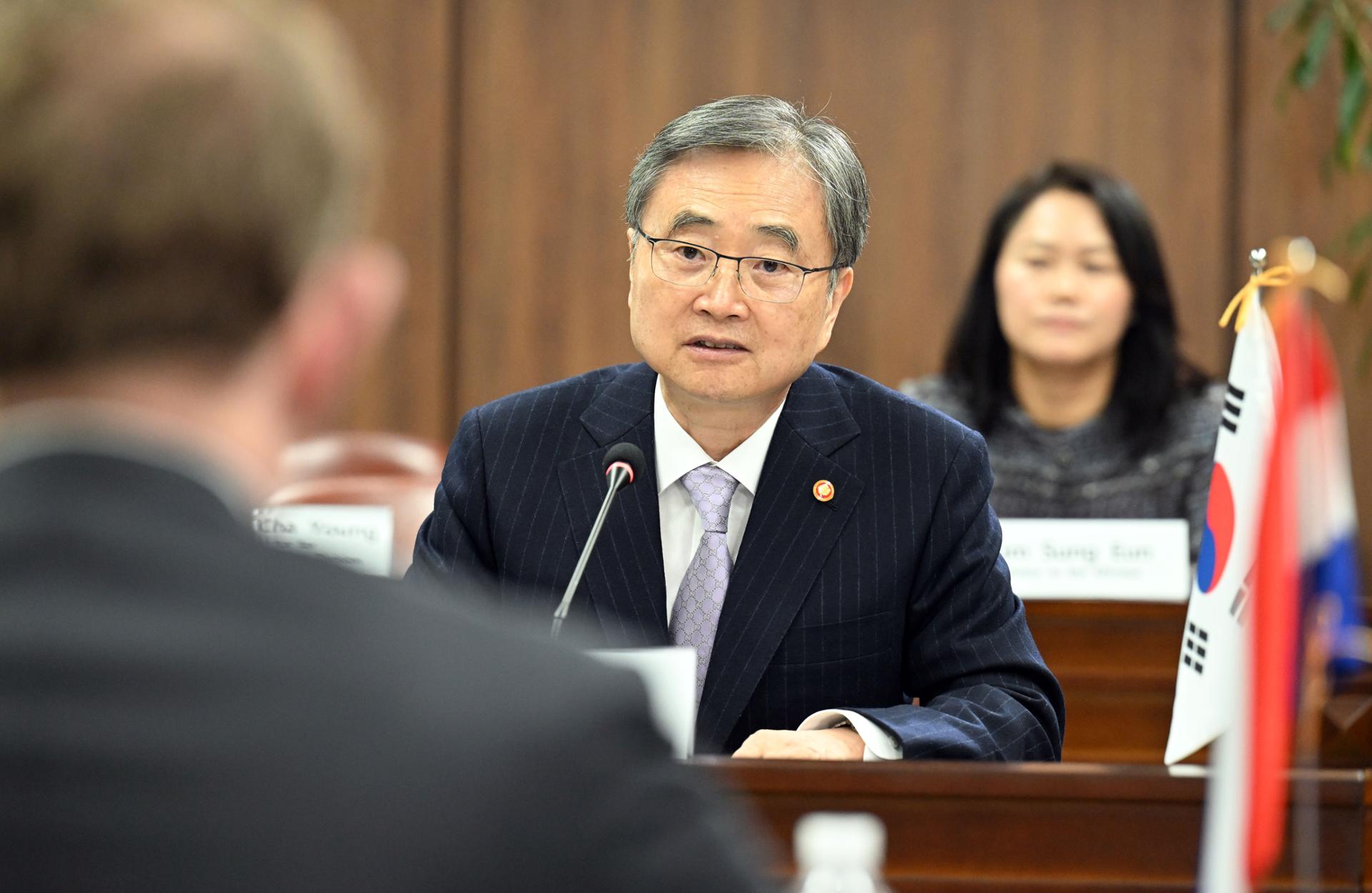 Foreign minister visits main US military base in South Korea - The Korea Times