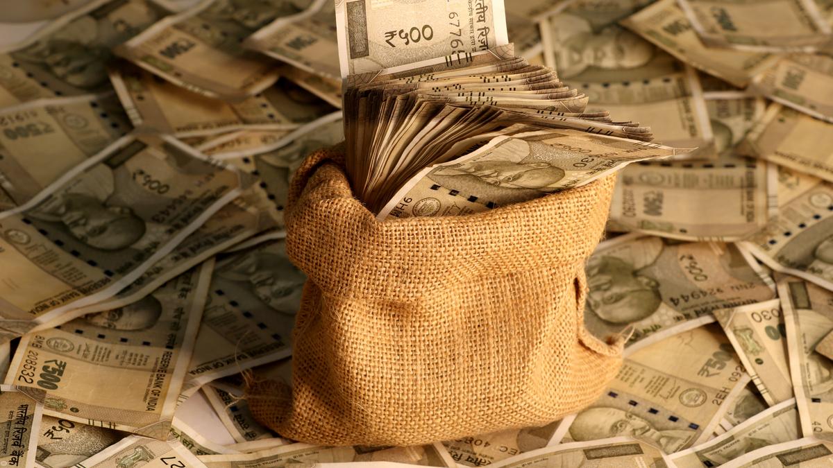 FPIs withdraw ₹36,000 crore in January amid global uncertainties; higher STT to weigh on sentiments