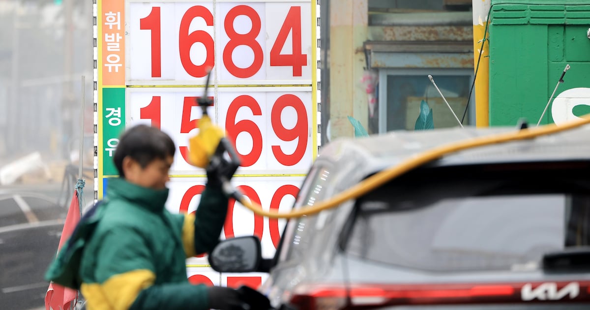 Gasoline Prices Drop 10th Week; Rebound Looms