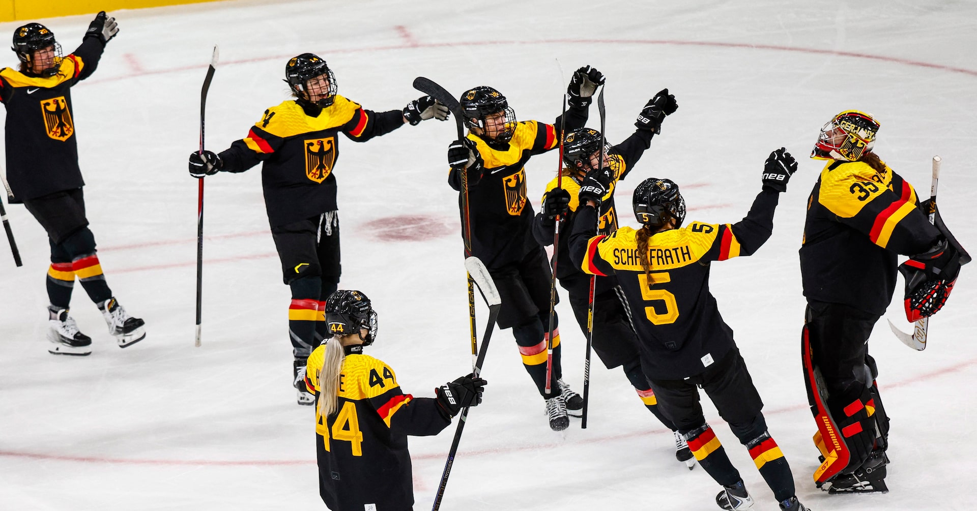 Ice hockey-Germany beat Japan, Canada to begin women's title defence