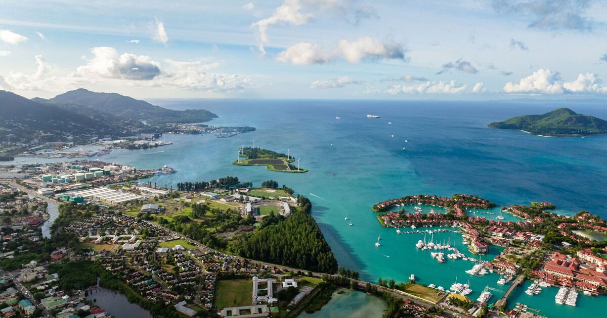 Health warning to tourists on 'island paradise' - virus causing 'severe pain'