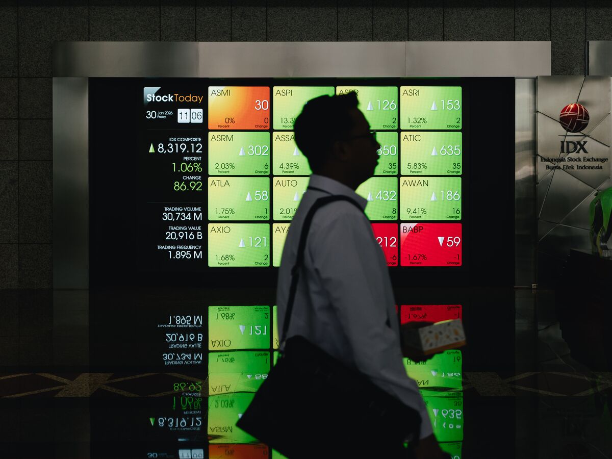 Hedge Funds, Banks Rush to Hire Traders as Markets Turn Volatile